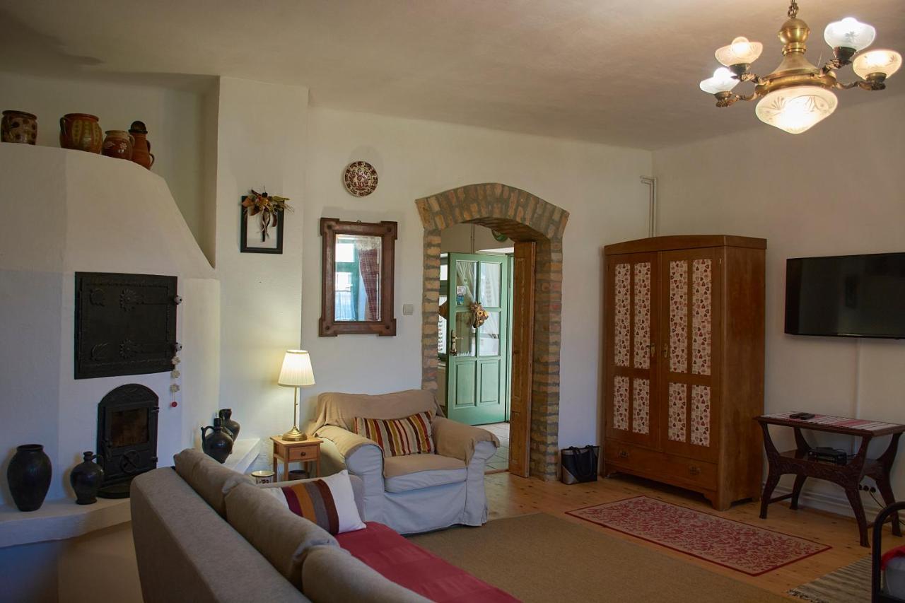 Egkoris Vendeghaz Hotel Bakonyszucs ภายนอก รูปภาพ